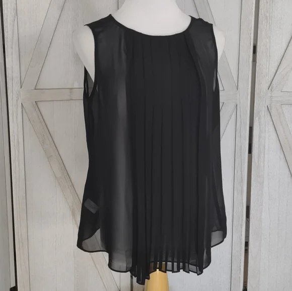 Loft Black Sleeveless Pleated Blouse - Picture 16 of 16